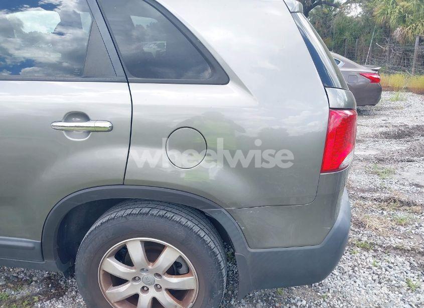 Photo 6 of 2013 Kia Sorento LX (VIN 5XYKT3A67DG337138)