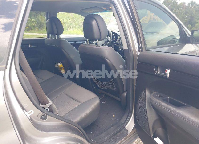 Photo 8 of 2013 Kia Sorento LX (VIN 5XYKT3A67DG337138)