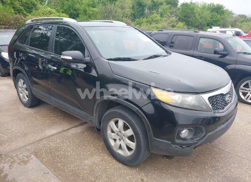 2013 Kia Sorento LX (VIN 5XYKT3A67DG391846) main photo