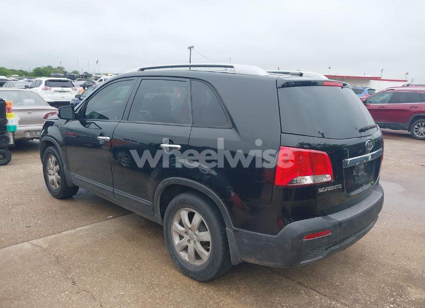 Photo 3 of 2013 Kia Sorento LX (VIN 5XYKT3A67DG391846)