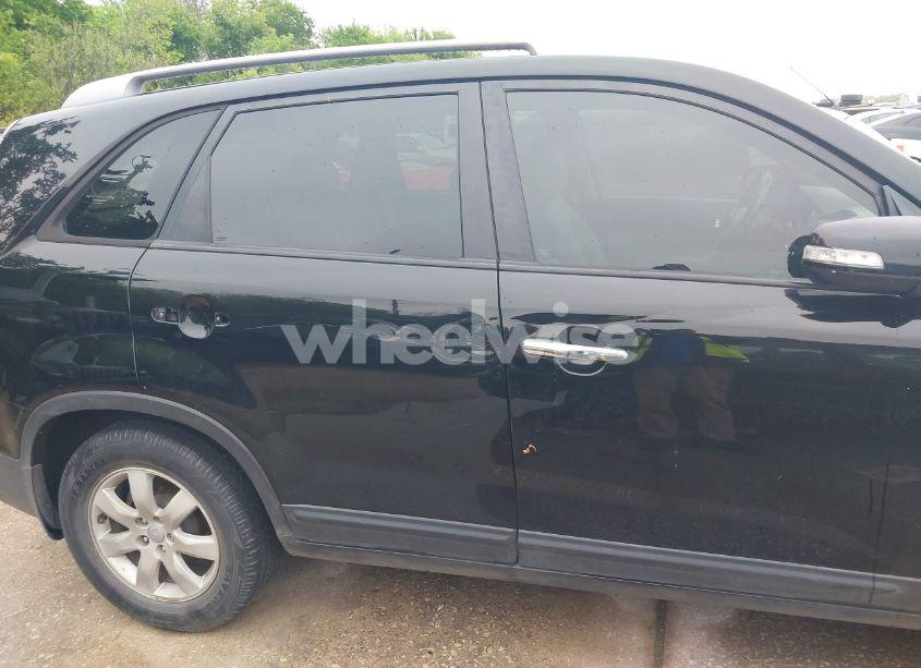 Photo 6 of 2013 Kia Sorento LX (VIN 5XYKT3A67DG391846)