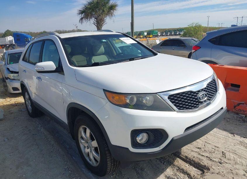 2013 Kia Sorento LX (VIN 5XYKT3A67DG412873) main photo