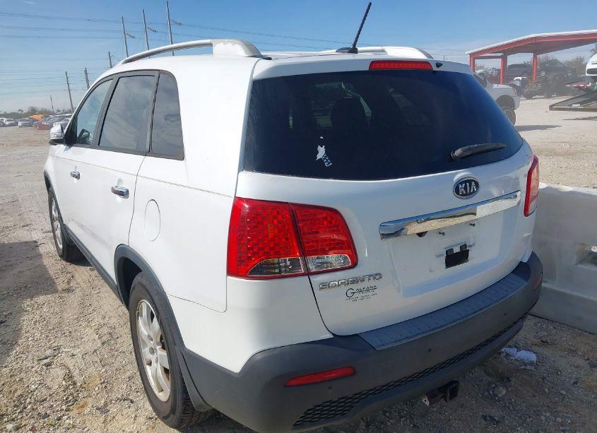 Photo 3 of 2013 Kia Sorento LX (VIN 5XYKT3A67DG412873)
