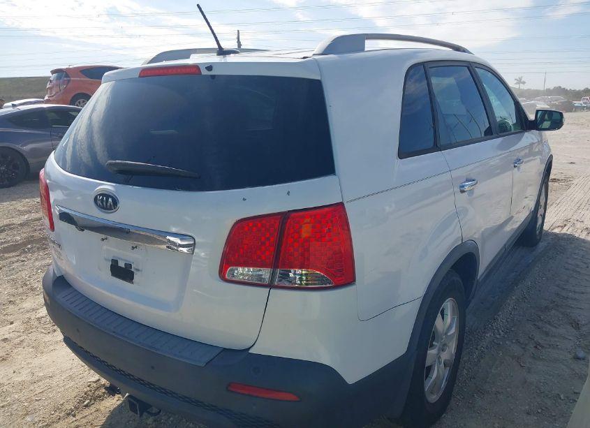 Photo 4 of 2013 Kia Sorento LX (VIN 5XYKT3A67DG412873)