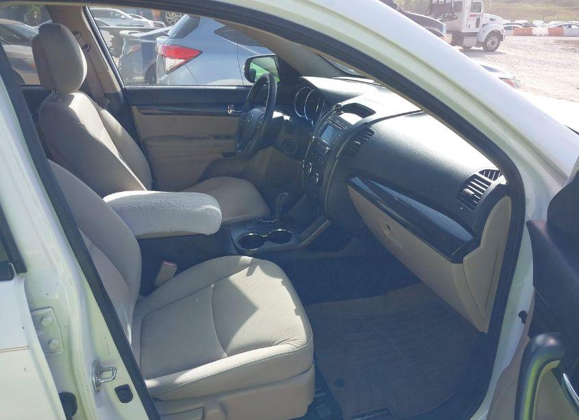Photo 5 of 2013 Kia Sorento LX (VIN 5XYKT3A67DG412873)