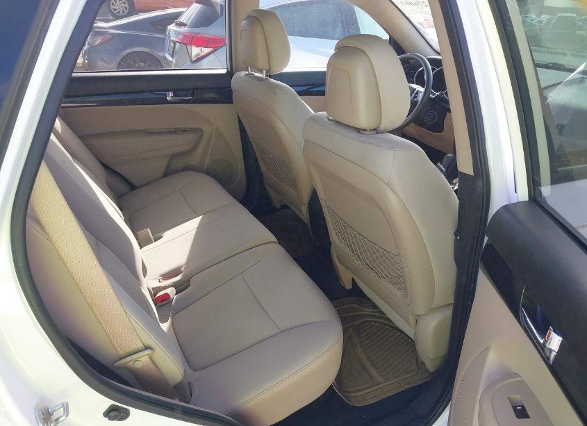Photo 8 of 2013 Kia Sorento LX (VIN 5XYKT3A67DG412873)