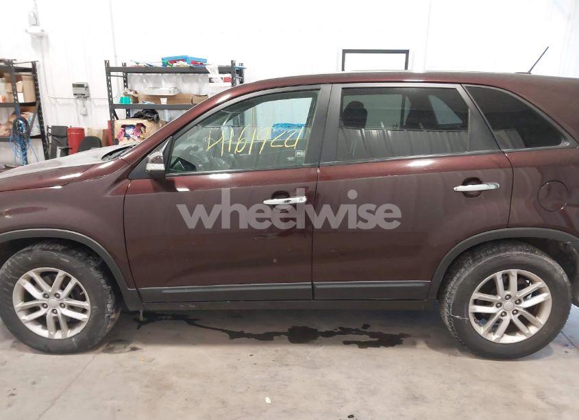 Photo 15 of 2014 Kia Sorento LX (VIN 5XYKT3A67EG459774)