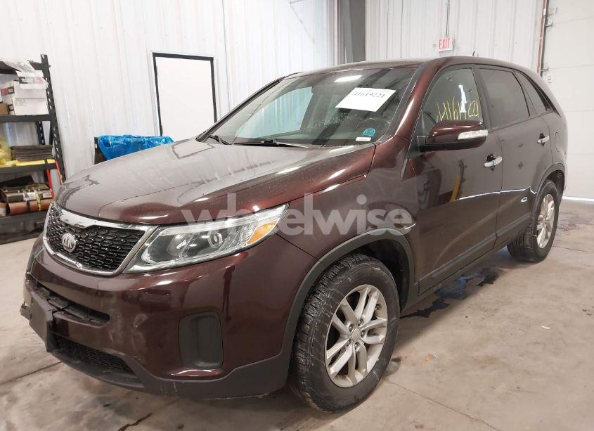 Photo 2 of 2014 Kia Sorento LX (VIN 5XYKT3A67EG459774)
