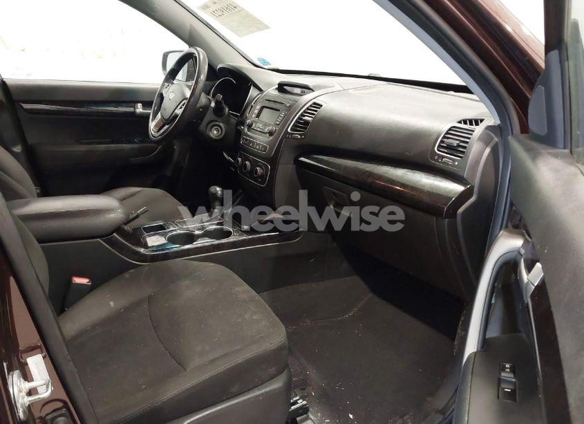 Photo 5 of 2014 Kia Sorento LX (VIN 5XYKT3A67EG459774)