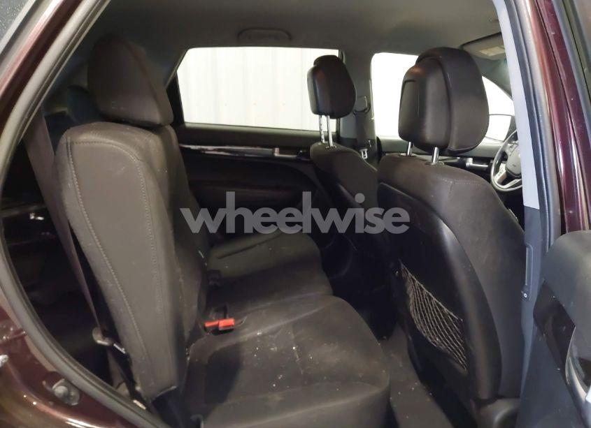 Photo 8 of 2014 Kia Sorento LX (VIN 5XYKT3A67EG459774)