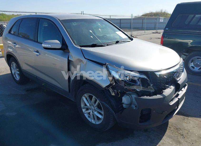 2014 Kia Sorento LX (VIN 5XYKT3A67EG467311) main photo