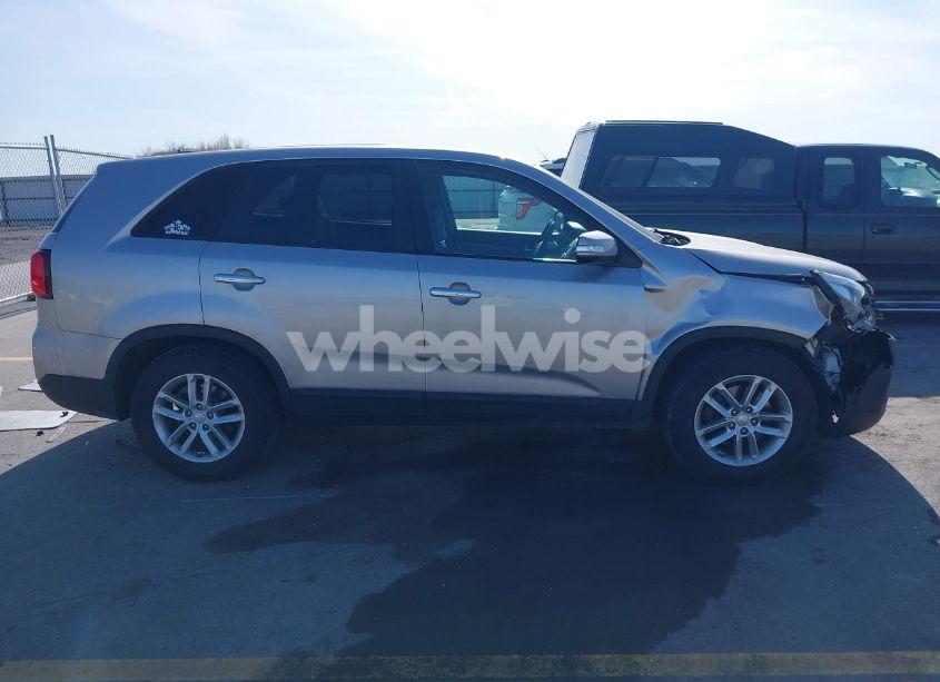 Photo 13 of 2014 Kia Sorento LX (VIN 5XYKT3A67EG467311)