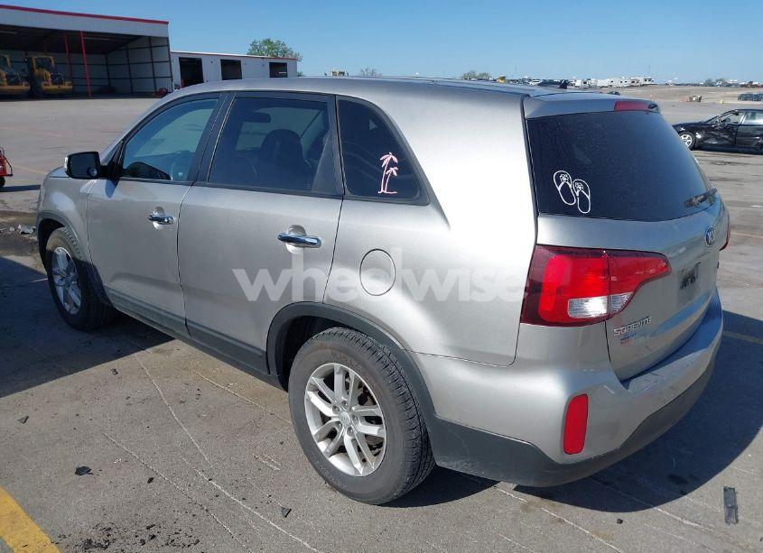 Photo 3 of 2014 Kia Sorento LX (VIN 5XYKT3A67EG467311)