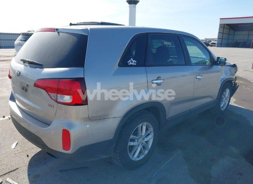 Photo 4 of 2014 Kia Sorento LX (VIN 5XYKT3A67EG467311)