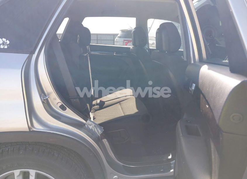 Photo 8 of 2014 Kia Sorento LX (VIN 5XYKT3A67EG467311)