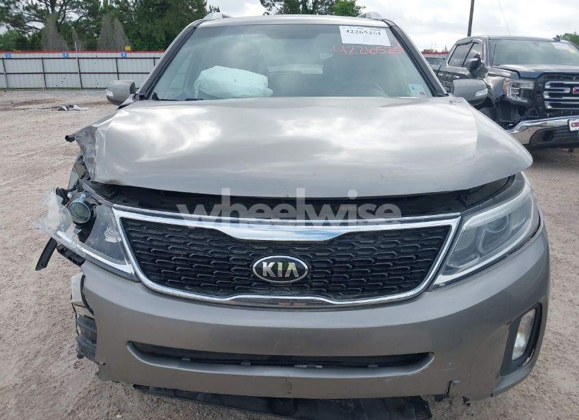 Photo 12 of 2014 Kia Sorento LX (VIN 5XYKT3A67EG501313)