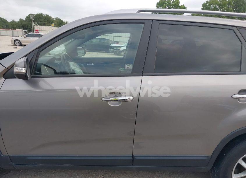 Photo 14 of 2014 Kia Sorento LX (VIN 5XYKT3A67EG501313)