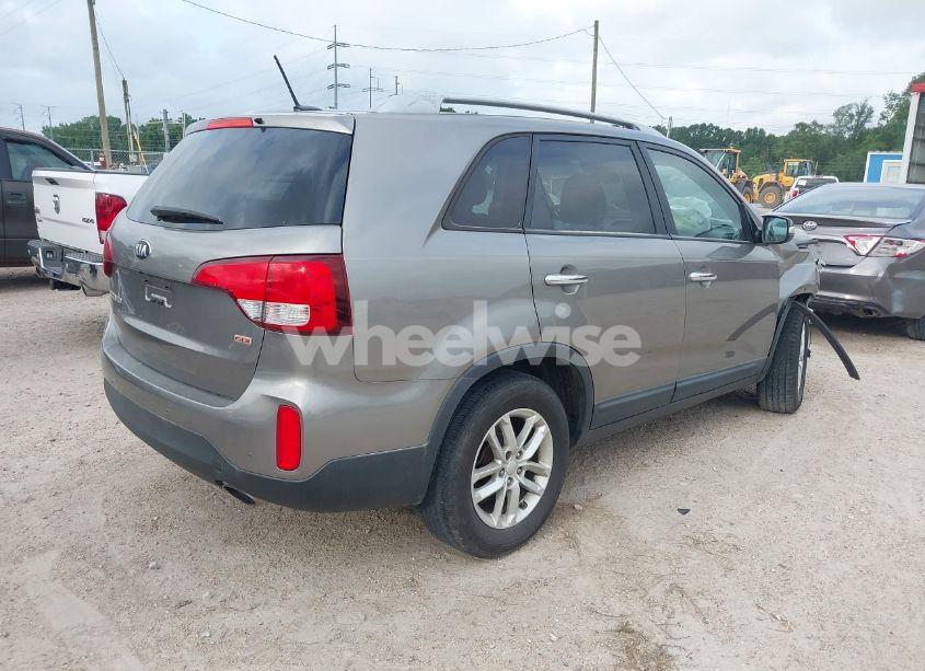Photo 4 of 2014 Kia Sorento LX (VIN 5XYKT3A67EG501313)