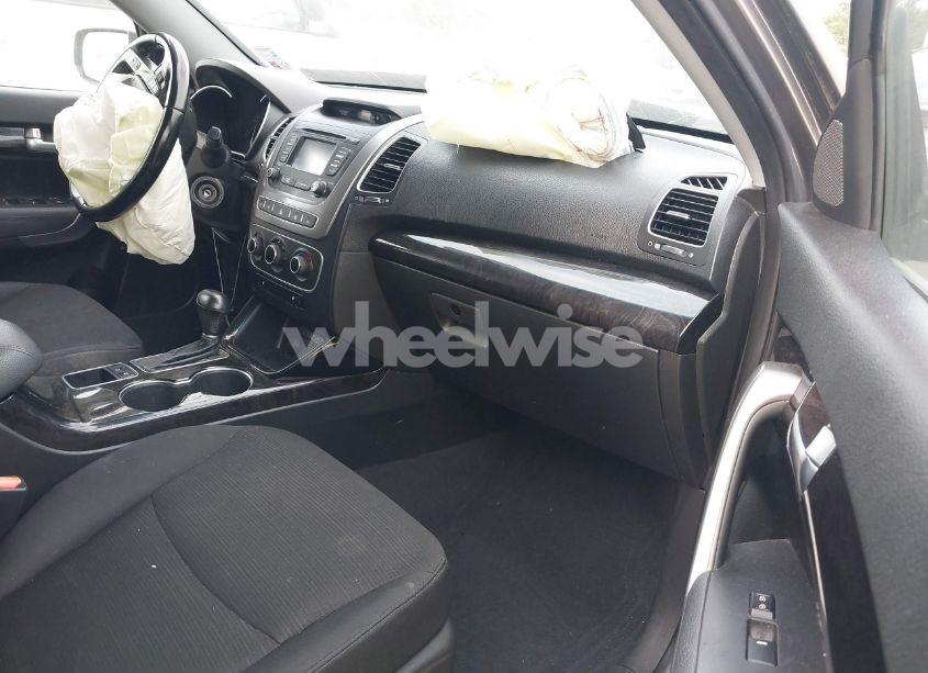 Photo 5 of 2014 Kia Sorento LX (VIN 5XYKT3A67EG501313)