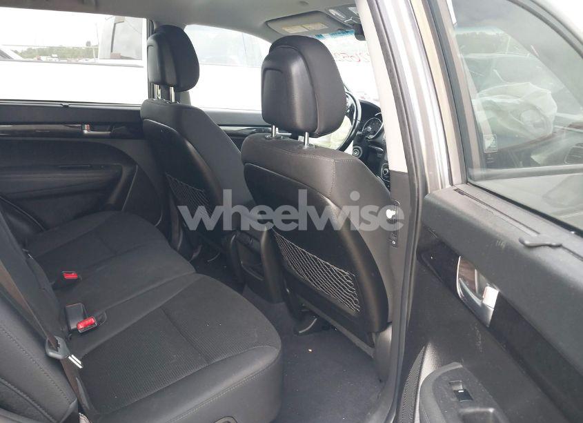 Photo 8 of 2014 Kia Sorento LX (VIN 5XYKT3A67EG501313)