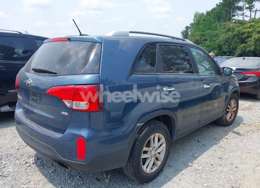 Photo 4 of 2014 Kia Sorento LX (VIN 5XYKT3A67EG502722)