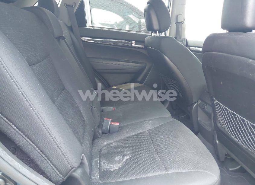 Photo 8 of 2014 Kia Sorento LX (VIN 5XYKT3A67EG502722)