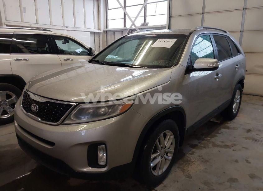 Photo 2 of 2014 Kia Sorento LX (VIN 5XYKT3A67EG507905)