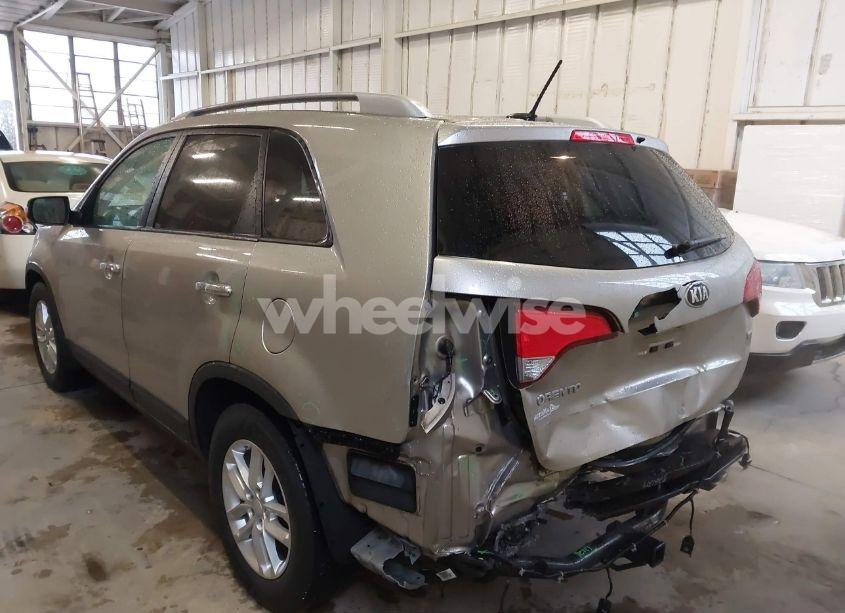Photo 3 of 2014 Kia Sorento LX (VIN 5XYKT3A67EG507905)