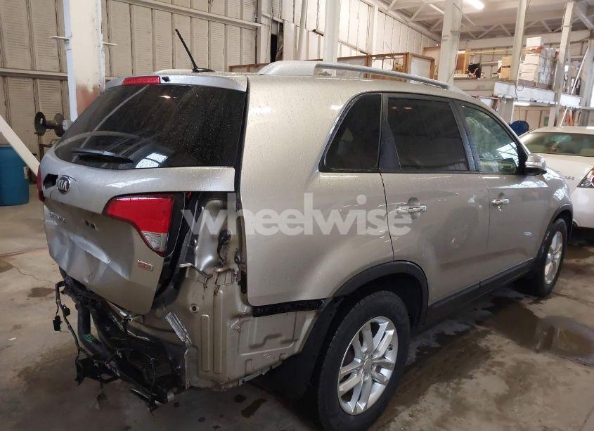 Photo 4 of 2014 Kia Sorento LX (VIN 5XYKT3A67EG507905)