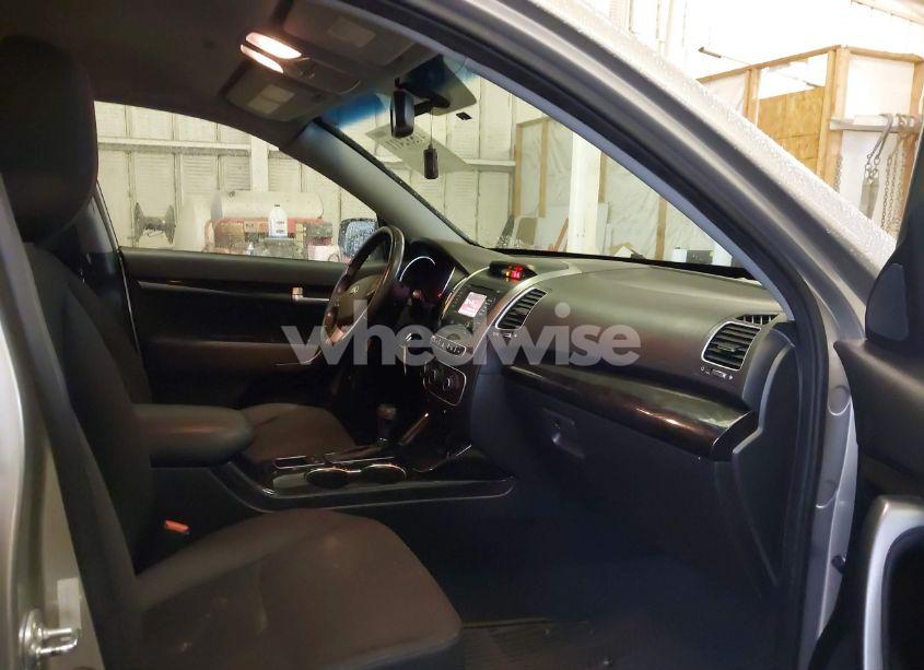 Photo 5 of 2014 Kia Sorento LX (VIN 5XYKT3A67EG507905)