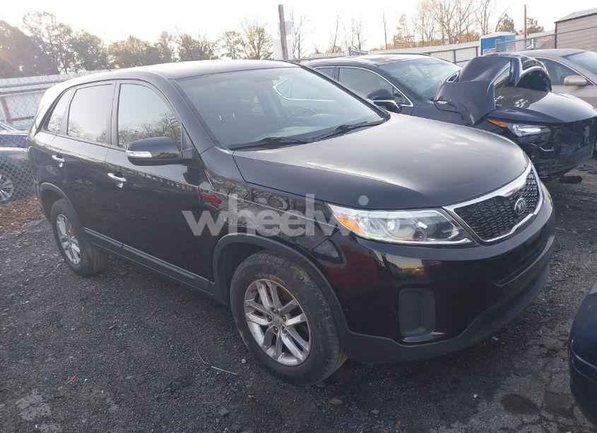 2015 Kia Sorento LX (VIN 5XYKT3A67FG563411) main photo