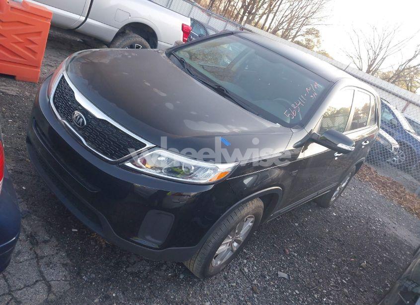 Photo 2 of 2015 Kia Sorento LX (VIN 5XYKT3A67FG563411)