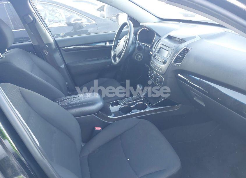 Photo 5 of 2015 Kia Sorento LX (VIN 5XYKT3A67FG563411)