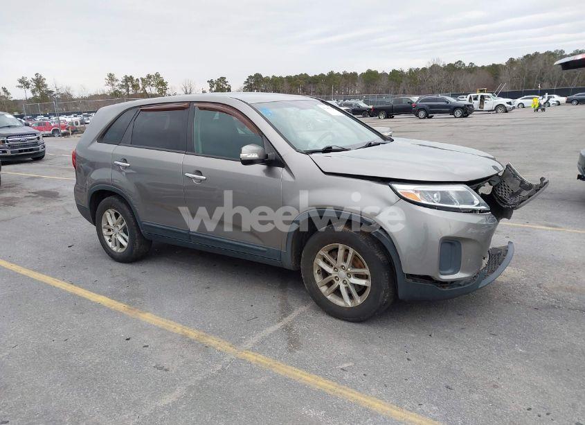 2015 Kia Sorento LX (VIN 5XYKT3A67FG581973) main photo