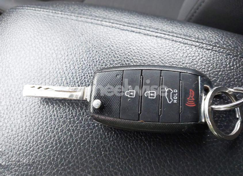 Photo 11 of 2015 Kia Sorento LX (VIN 5XYKT3A67FG581973)