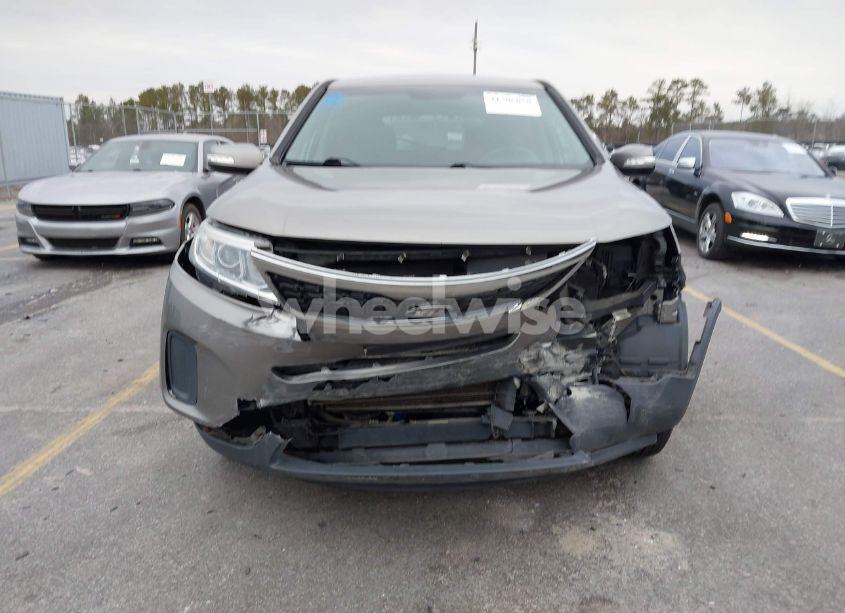 Photo 12 of 2015 Kia Sorento LX (VIN 5XYKT3A67FG581973)