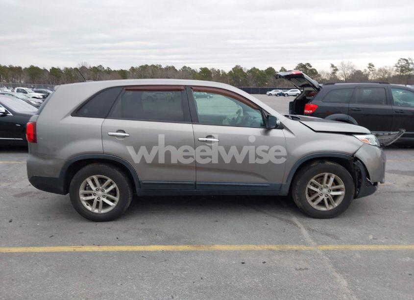 Photo 13 of 2015 Kia Sorento LX (VIN 5XYKT3A67FG581973)