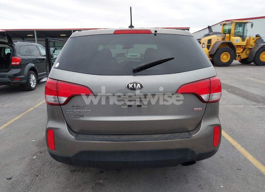 Photo 16 of 2015 Kia Sorento LX (VIN 5XYKT3A67FG581973)