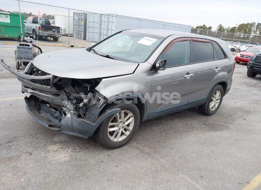 Photo 2 of 2015 Kia Sorento LX (VIN 5XYKT3A67FG581973)