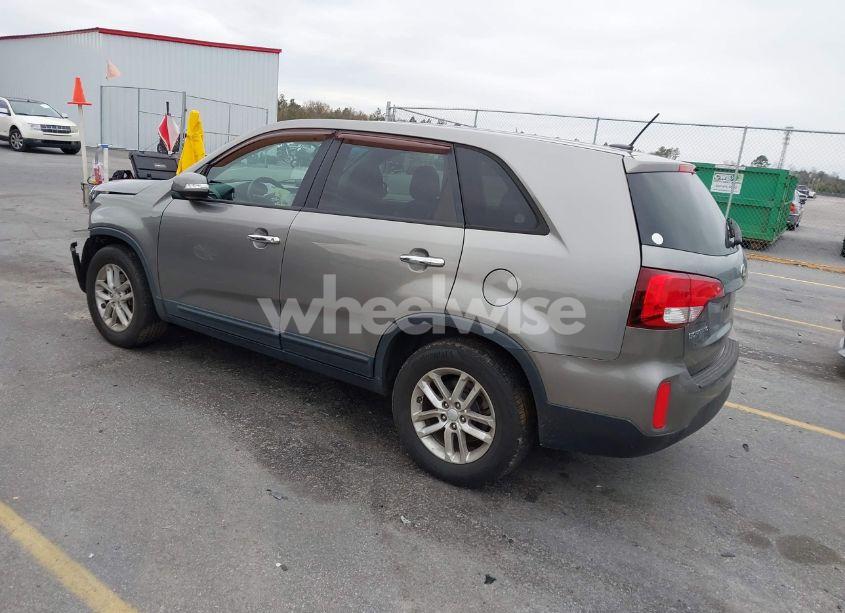 Photo 3 of 2015 Kia Sorento LX (VIN 5XYKT3A67FG581973)
