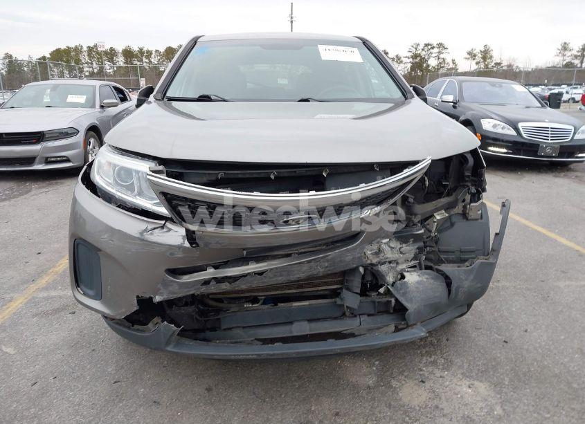 Photo 6 of 2015 Kia Sorento LX (VIN 5XYKT3A67FG581973)