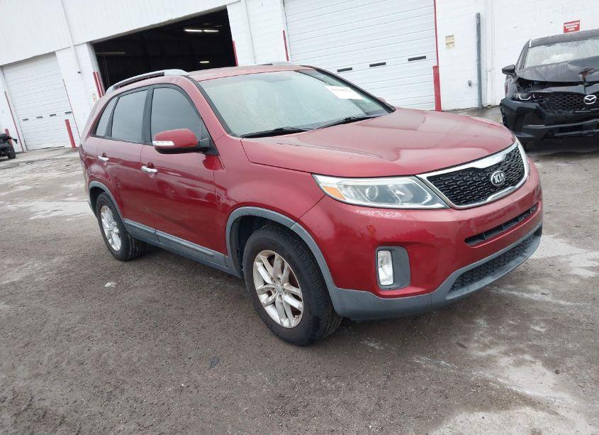 2015 Kia Sorento LX (VIN 5XYKT3A67FG593475) main photo