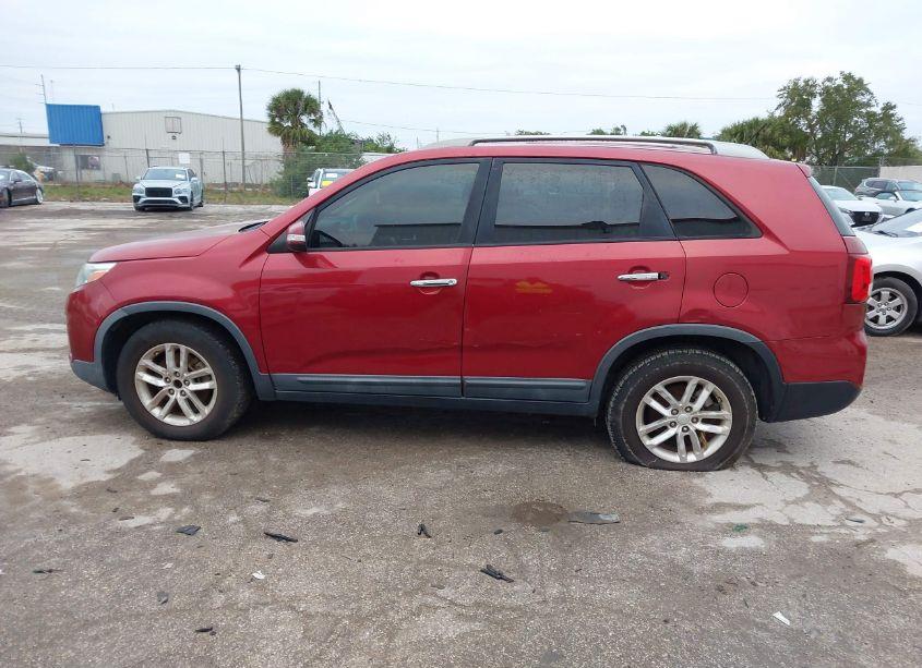 Photo 14 of 2015 Kia Sorento LX (VIN 5XYKT3A67FG593475)