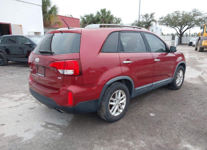Photo 4 of 2015 Kia Sorento LX (VIN 5XYKT3A67FG593475)