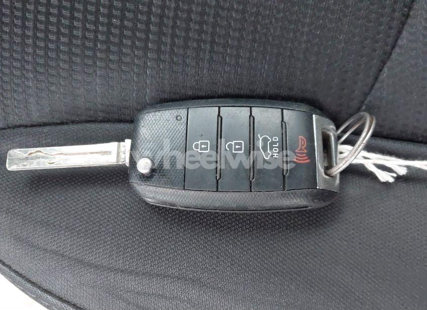 Photo 11 of 2015 Kia Sorento LX (VIN 5XYKT3A67FG598448)