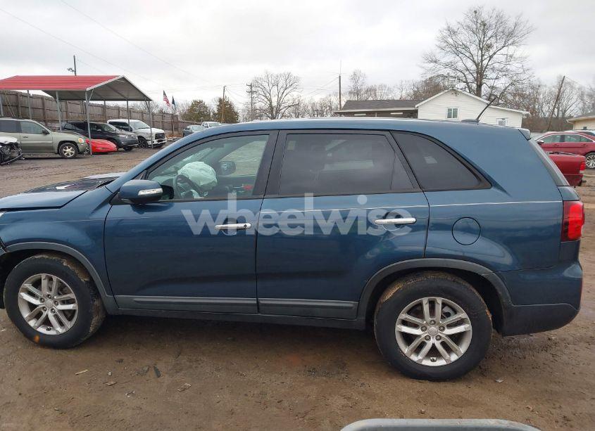 Photo 15 of 2015 Kia Sorento LX (VIN 5XYKT3A67FG598448)