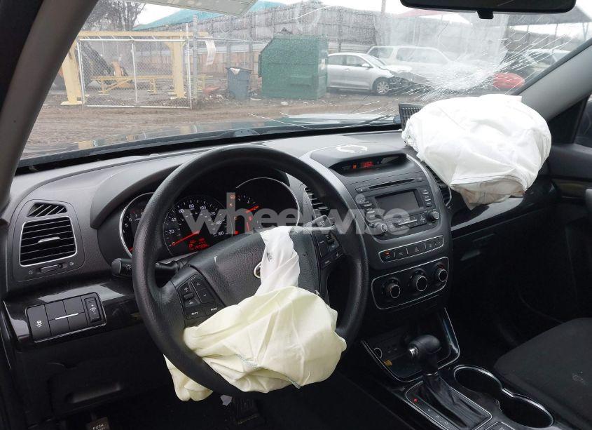 Photo 18 of 2015 Kia Sorento LX (VIN 5XYKT3A67FG598448)