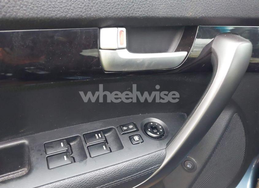 Photo 19 of 2015 Kia Sorento LX (VIN 5XYKT3A67FG598448)