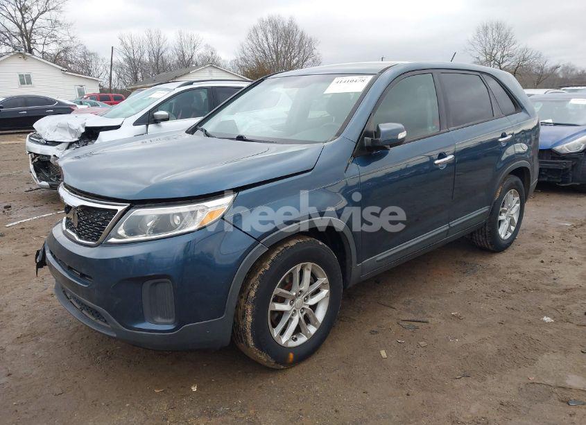 Photo 2 of 2015 Kia Sorento LX (VIN 5XYKT3A67FG598448)