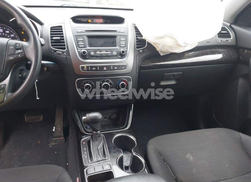 Photo 22 of 2015 Kia Sorento LX (VIN 5XYKT3A67FG598448)